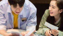 娱乐吃瓜官宣恋情,吃瓜群众见证明星甜蜜官宣